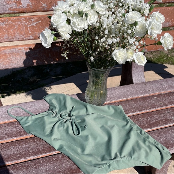 one piece green bikini - Picture 2 of 7